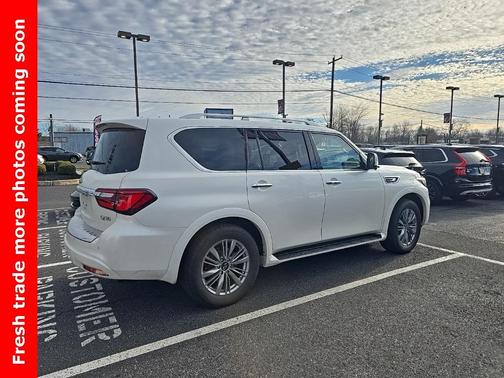 2022 INFINITI QX80 Luxe