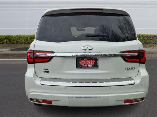 2022 INFINITI QX80 Luxe