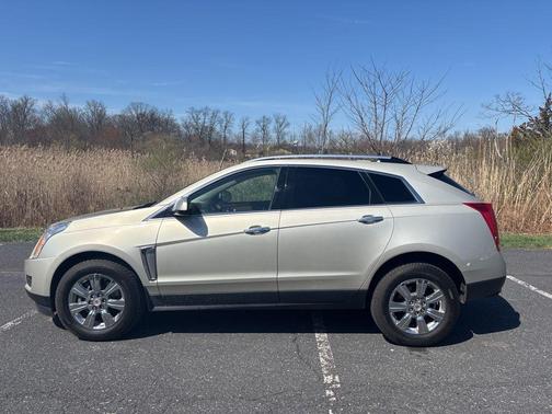 Silver Coast Metallic 2015 Cadillac SRX Luxury Collection