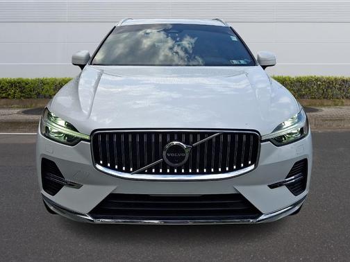 Crystal White Metallic 2022 Volvo XC60 B5 Inscription