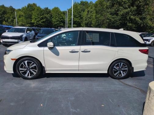 White Diamond Pearl 2019 Honda Odyssey Elite