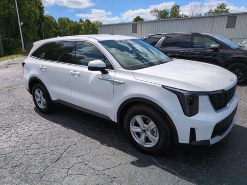 Glacial White Pearl 2026 Kia Sorento LX