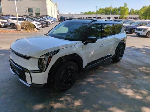 Glacial White Pearl 2026 Kia EV9 GT-Line