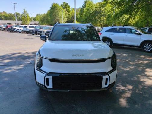Glacial White Pearl 2026 Kia EV9 GT-Line