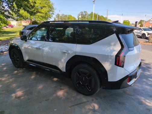 Glacial White Pearl 2026 Kia EV9 GT-Line