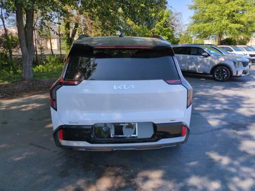 Glacial White Pearl 2026 Kia EV9 GT-Line