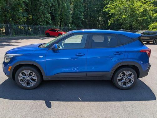 Neptune Blue 2024 Kia Seltos LX