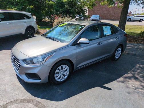 Forge Gray 2022 Hyundai Accent SE