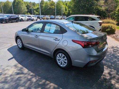 Forge Gray 2022 Hyundai Accent SE