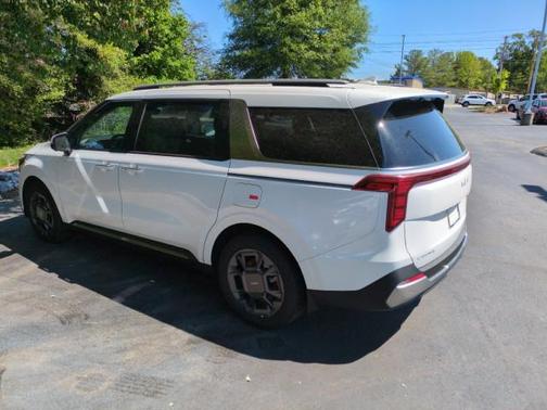 Snow White Pearl 2026 Kia Carnival Hybrid SX