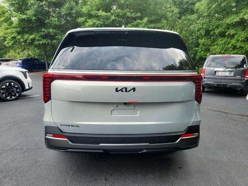 SILVER 2026 Kia Carnival SX