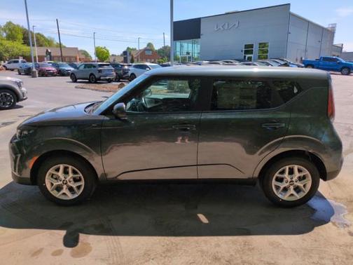 Gravity Gray 2025 Kia Soul LX
