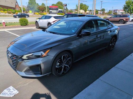 Gray Med 2025 Nissan Altima SR FWD
