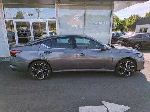 Gray Med 2025 Nissan Altima SR FWD