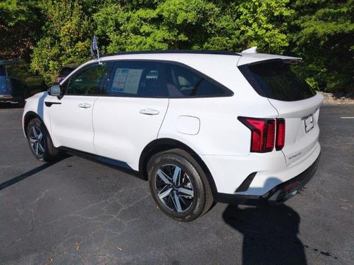 Glacial White Pearl 2023 Kia Sorento S