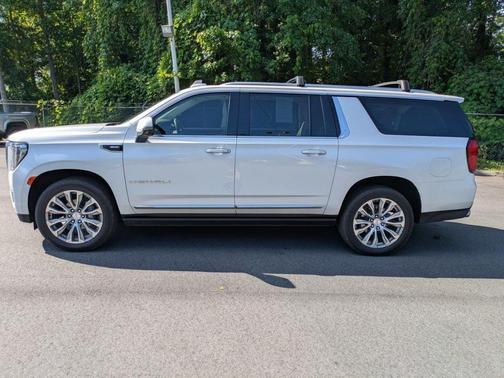 White Frost Tricoat 2022 GMC Yukon XL Denali