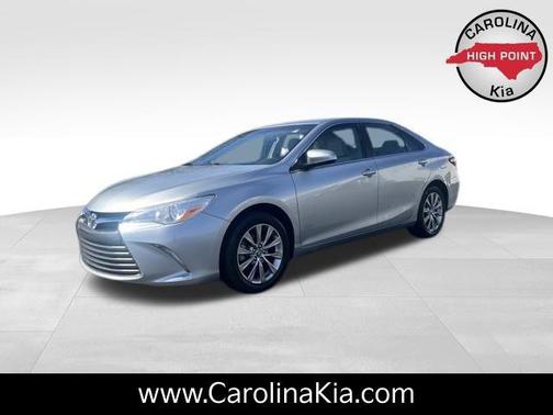Super White 2017 Toyota Camry XLE