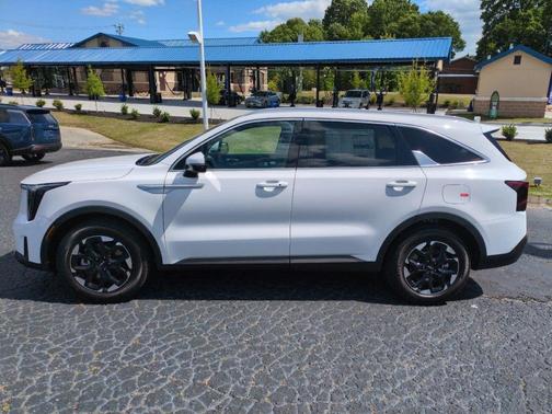 Glacial White Pearl 2026 Kia Sorento S