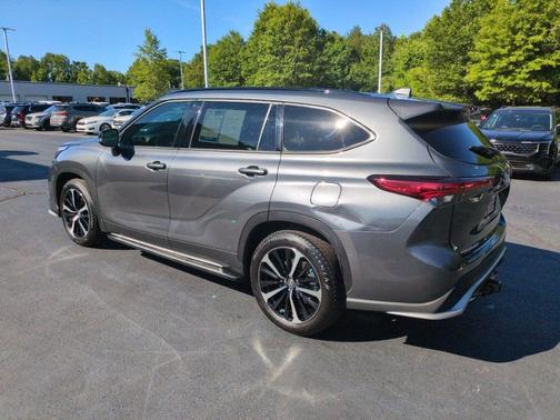Magnetic Gray Metallic 2021 Toyota Highlander XSE
