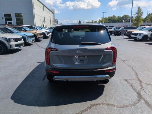 Everlasting Silver 2022 Kia Telluride S