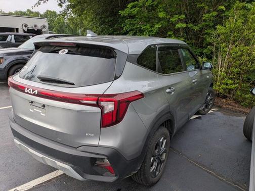 Steel Gray 2024 Kia Seltos LX