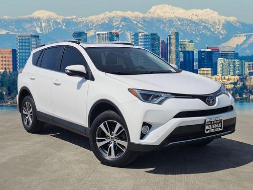 Super White 2018 Toyota RAV4 XLE