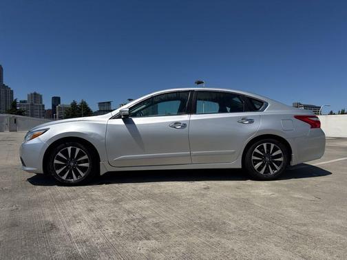 Brilliant Silver 2016 Nissan Altima 2.5 SL