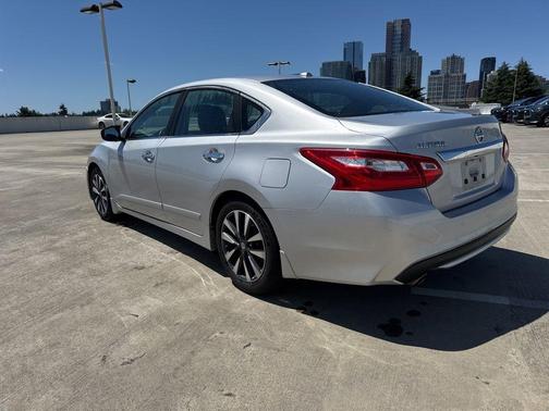 Brilliant Silver 2016 Nissan Altima 2.5 SL