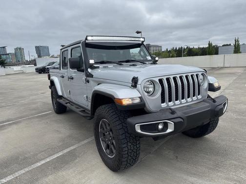 Silver Zynith Clearcoat 2022 Jeep Gladiator Overland