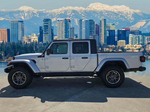 Silver Zynith Clearcoat 2022 Jeep Gladiator Overland