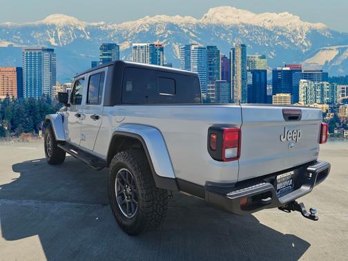 Silver Zynith Clearcoat 2022 Jeep Gladiator Overland
