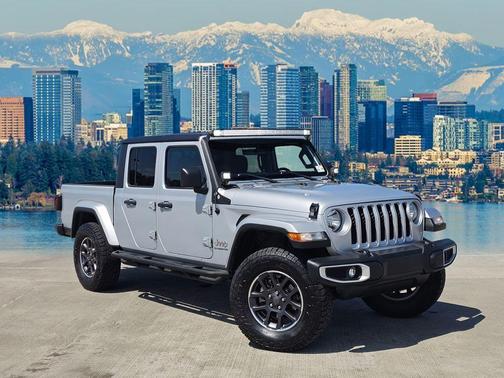 Silver Zynith Clearcoat 2022 Jeep Gladiator Overland