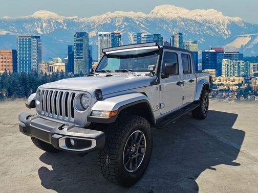 Silver Zynith Clearcoat 2022 Jeep Gladiator Overland