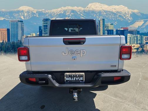 Silver Zynith Clearcoat 2022 Jeep Gladiator Overland