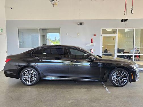 2022 BMW 750 i xDrive