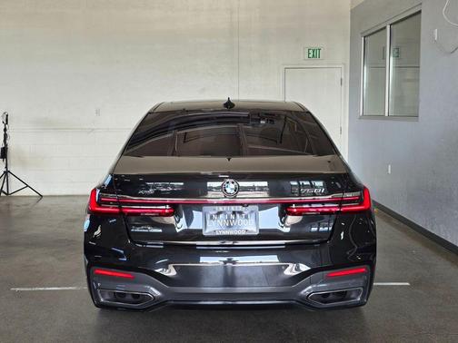 2022 BMW 750 i xDrive