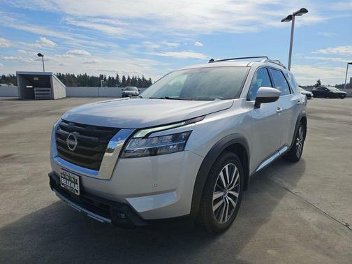 2022 Nissan Pathfinder Platinum