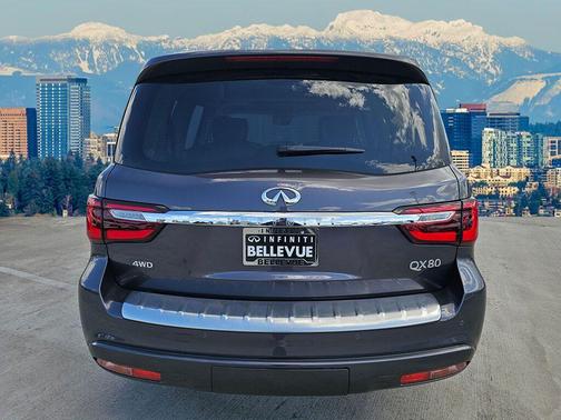 2022 INFINITI QX80 Luxe