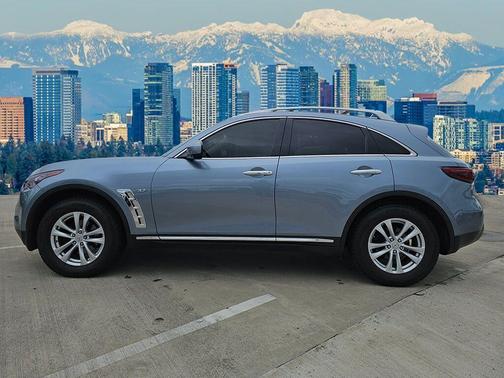2017 INFINITI QX70 Base