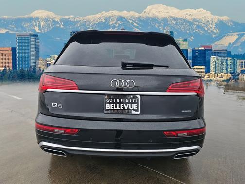 Black Metallic 2021 Audi Q5 e 55 Premium