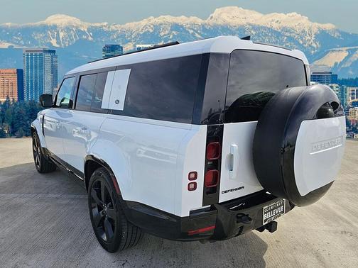 2024 Land Rover Defender P400 X-Dynamic SE