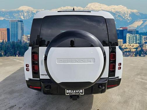 2024 Land Rover Defender P400 X-Dynamic SE