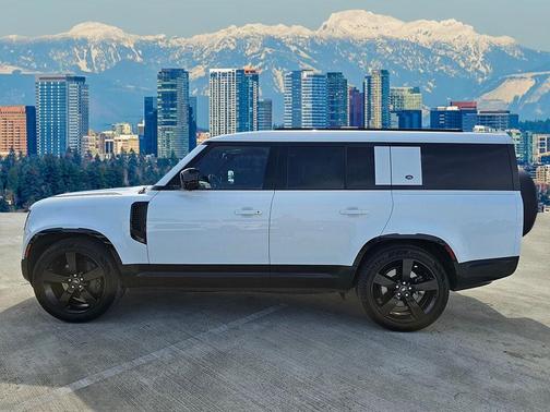 2024 Land Rover Defender P400 X-Dynamic SE