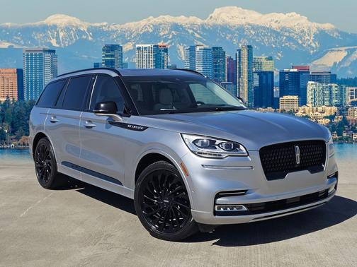 Radiance Metallic 2023 Lincoln Aviator Black Label