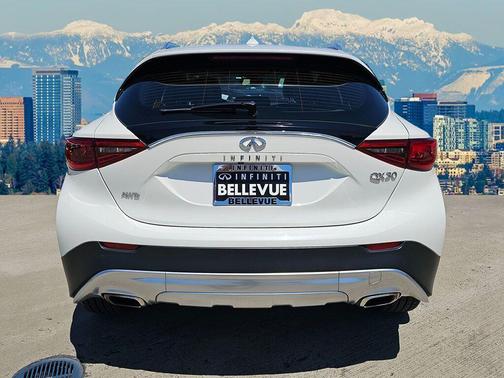 2018 INFINITI QX30 Luxury