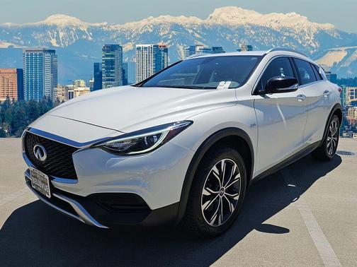 2018 INFINITI QX30 Luxury