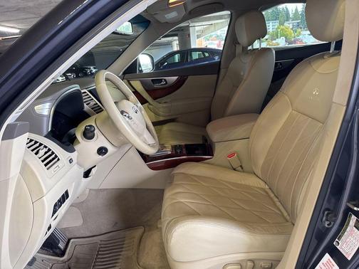 2010 INFINITI FX35 Base