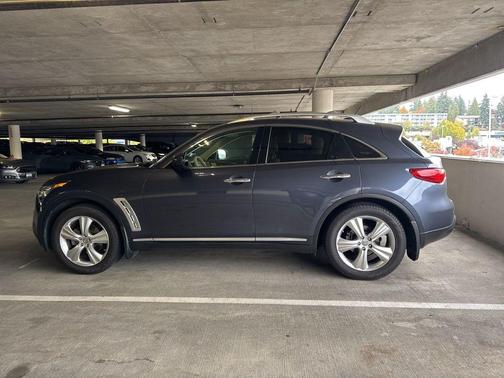 2010 INFINITI FX35 Base
