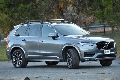 2017 Volvo XC90 T6 Momentum