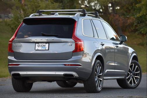 2017 Volvo XC90 T6 Momentum